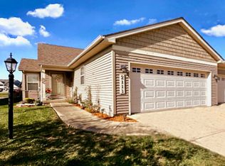 2111 S Stonebrooke Ct, Urbana, IL 61802