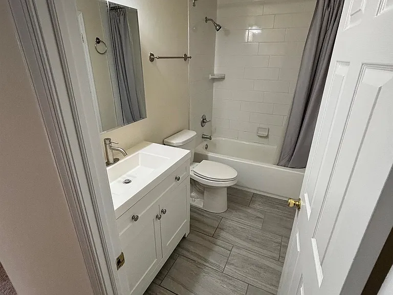 241 Washington Pl — Photo 13
