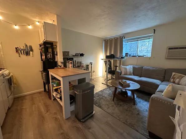 360 Market St APT B4, Brighton, MA 02135