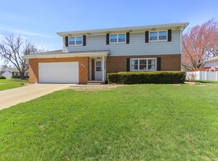 2923 Capen Dr, Bloomington, IL 61704