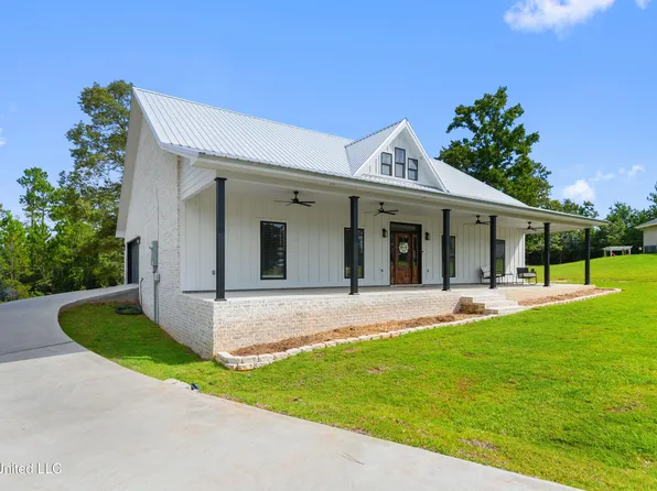 61 Harmony Dr W, Carriere, MS 39426