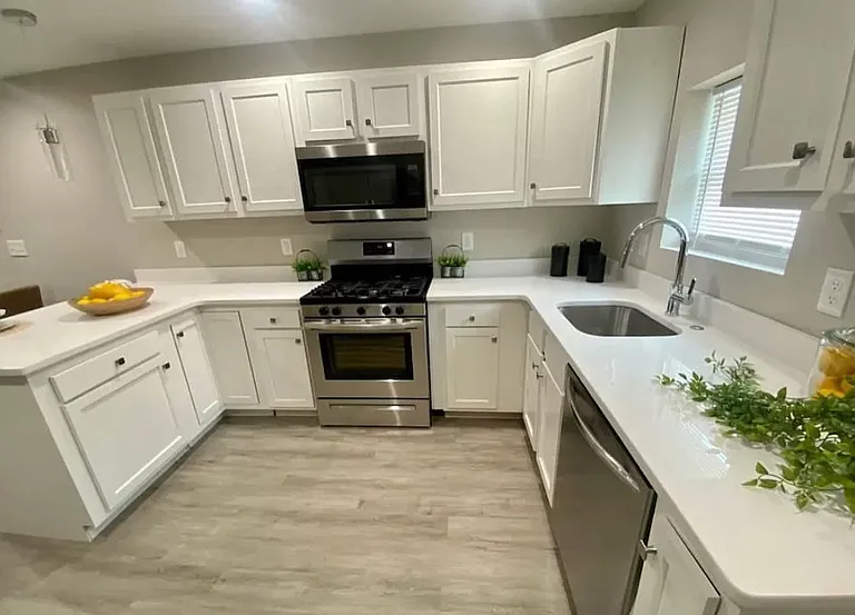 224 N Rose St — Photo 5