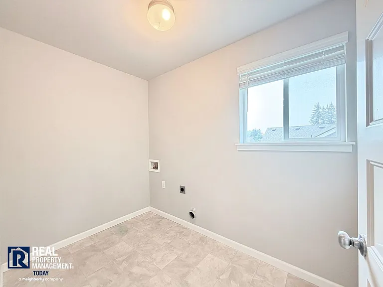 909 161st Street Ct E — Photo 14