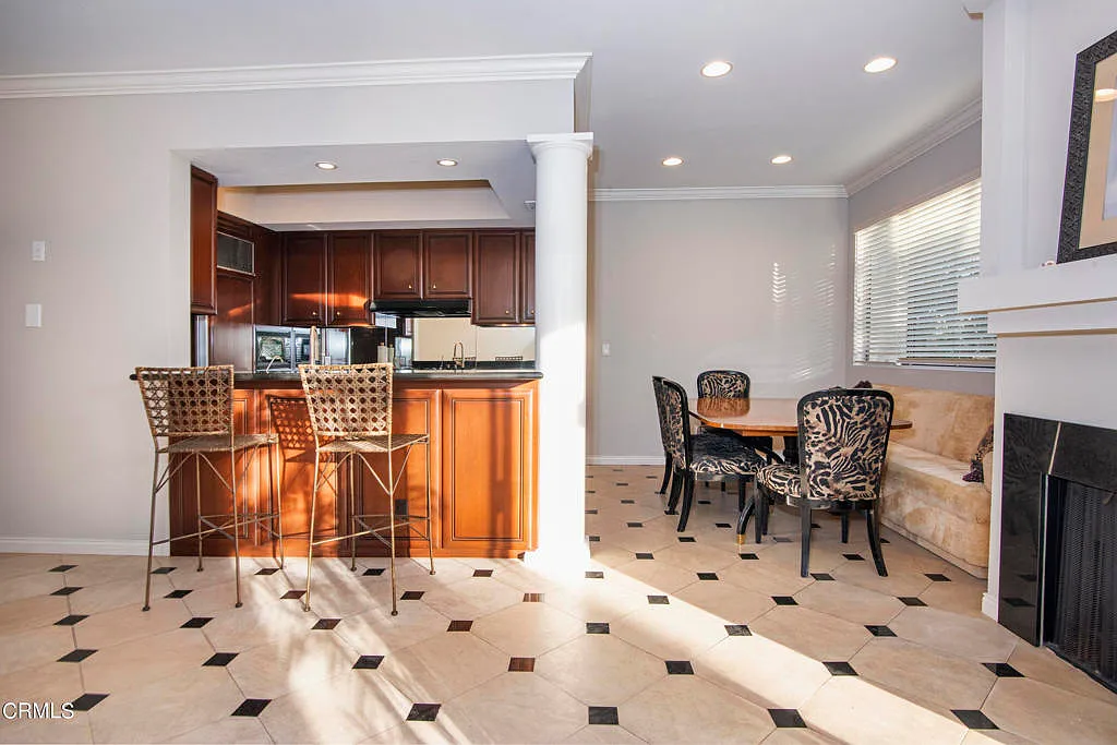 2 bed, 2.0 bath, 1154 sqft, $3,800 — Photo 4
