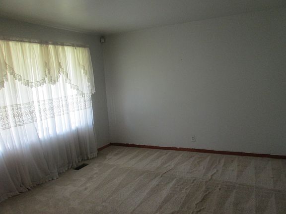 2nd image of 3830 Woodward Dr