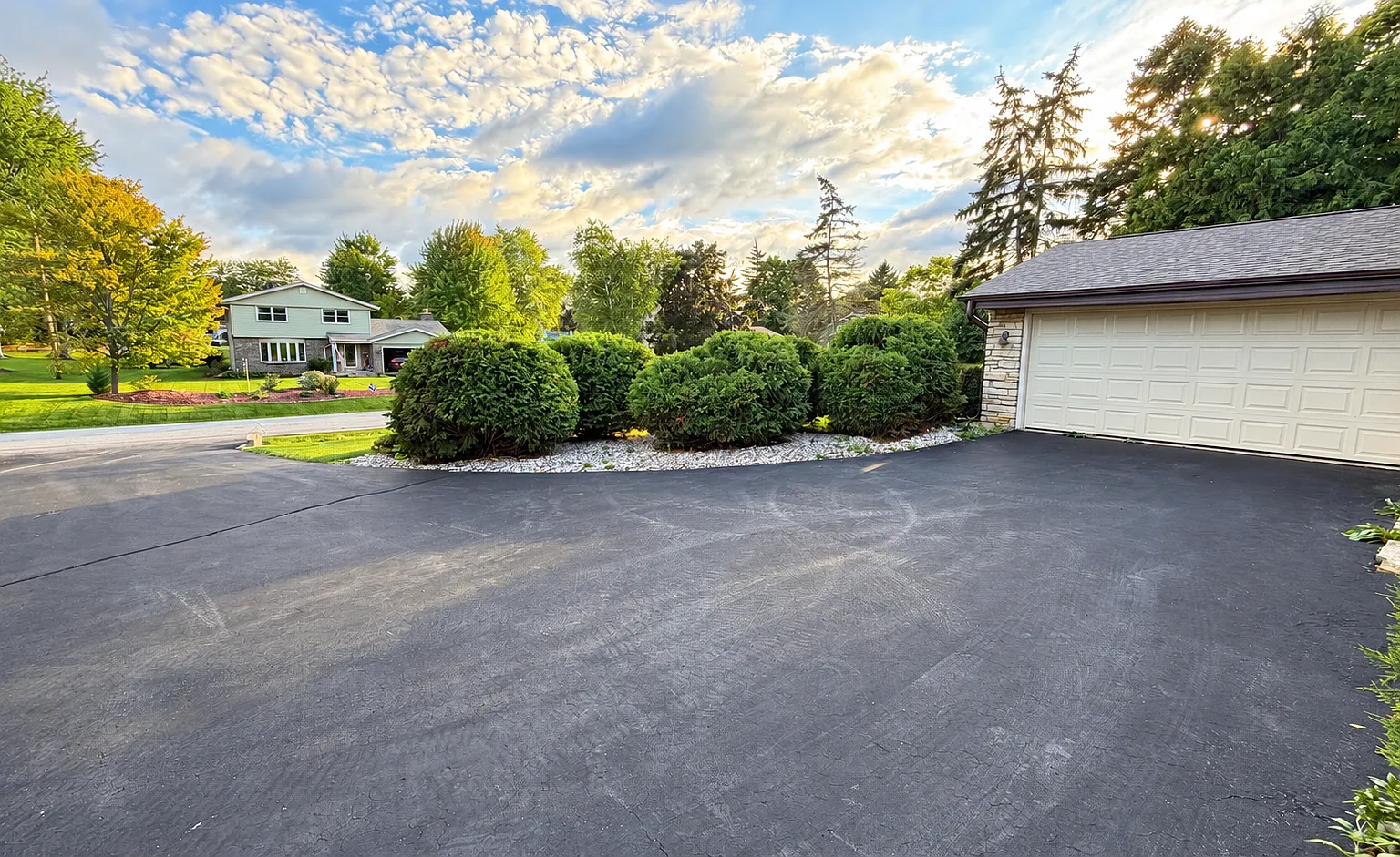 4 bed, 2200 sqft, $3,200 — Photo 2