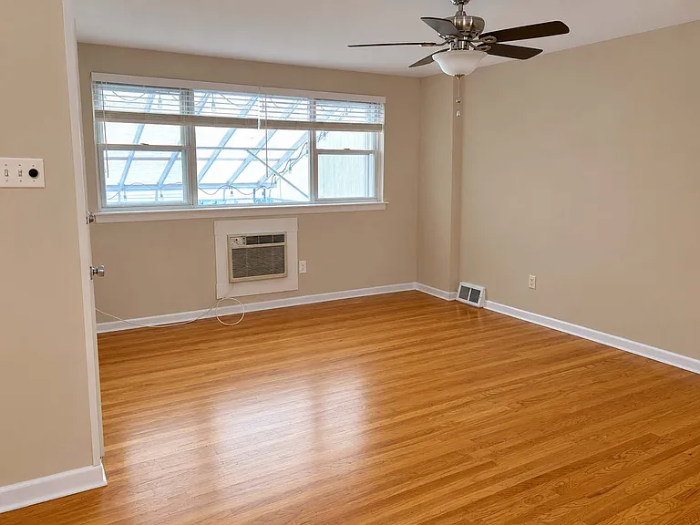 5462 Vicaris St #1 — Photo 8