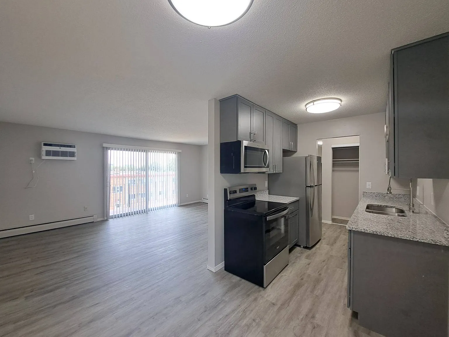 Corinthian Apartments — Photo 1
