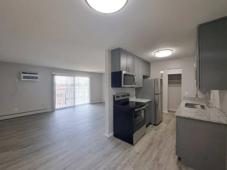 Corinthian Apartments — Photo 1