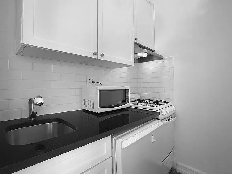 19 W 69th St #705 — Photo 2
