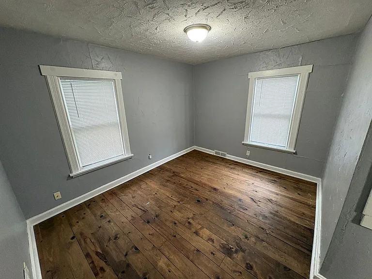 1032 C — Photo 10