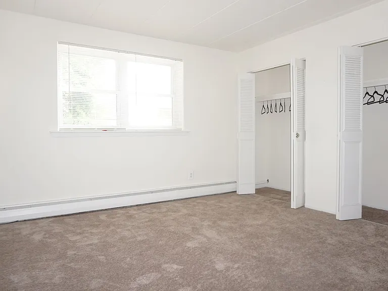 Ridgeway Court Apartments — Photo 4