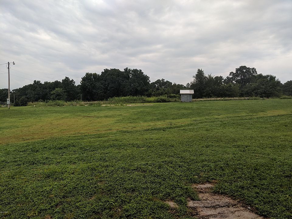 2nd image of 22289 Hawthorne Rd