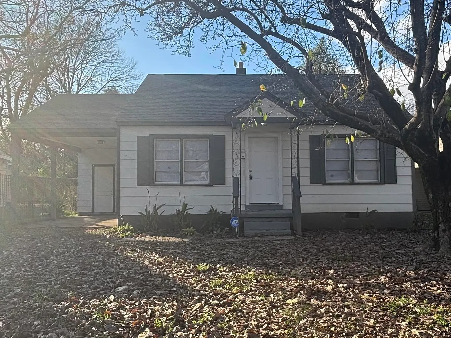 3 bed, 2.0 bath, 1276 sqft, $1,350 — Photo 1