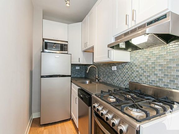 5th image of 511 W Belmont Ave APT 32