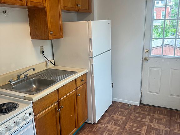 2nd image of 430 S Fairmount St APT 3