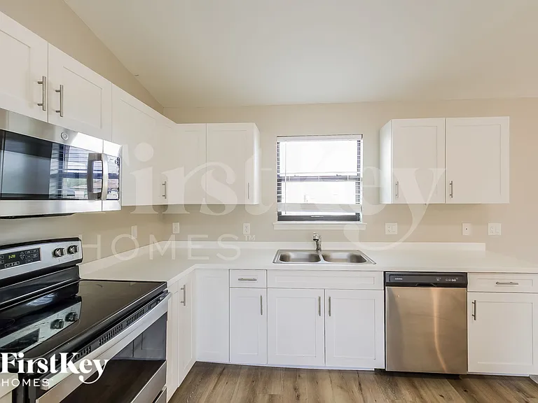 3008 45th St SW — Photo 8