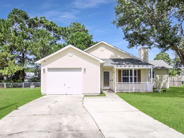 404 Chaps Ct, Jacksonville, NC 28546