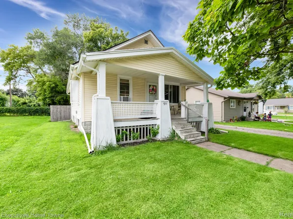 1911 21st St, Port Huron, MI 48060