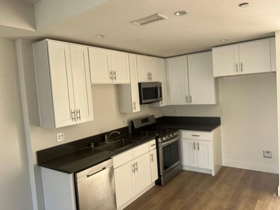 5th image of 11416 Inglewood Ave #113