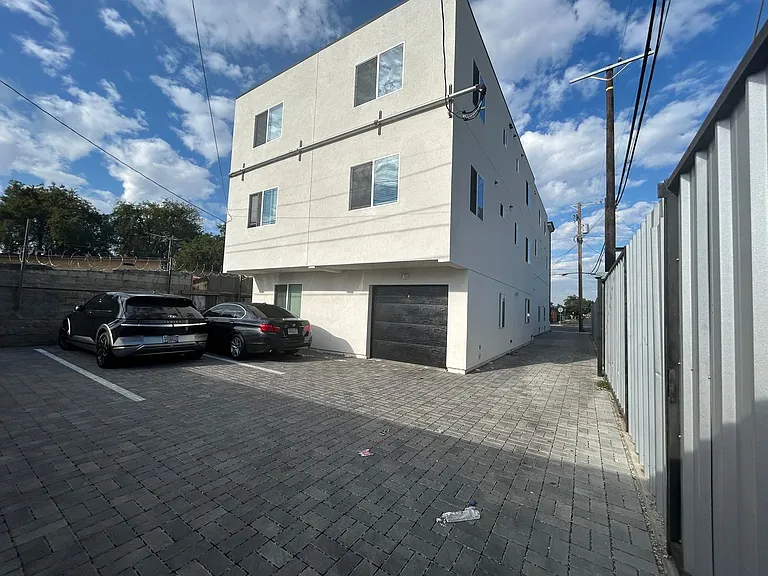8418 S Main St — Photo 45