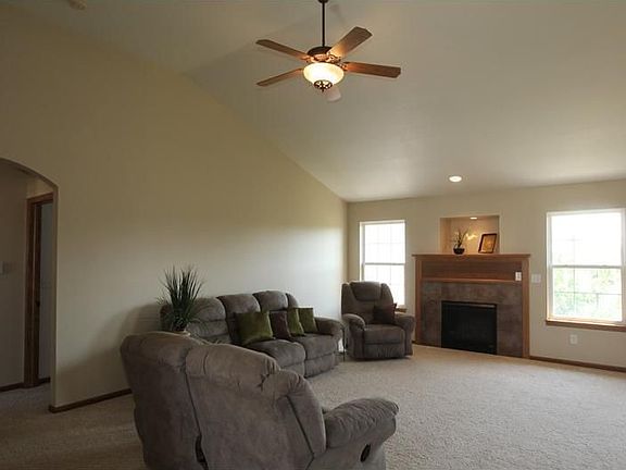 4th image of 50 McKenzie Ln S