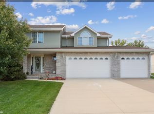 503 Thunderbird Dr, Marshalltown, IA 50158