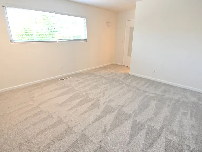 5659 Lathrop Dr — Photo 10