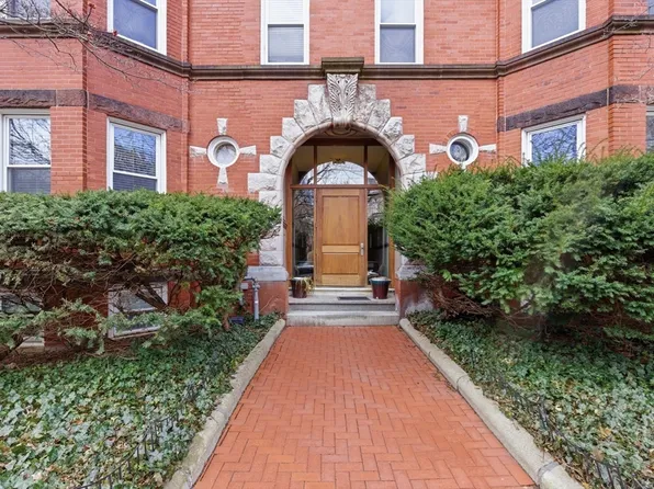 18 Centre St Unit 304, Cambridge, MA 02139