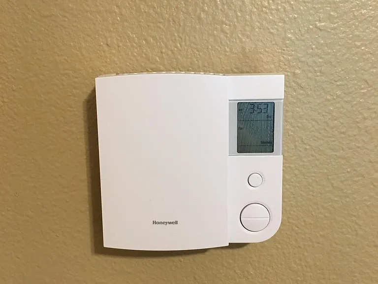 Programable thermostats