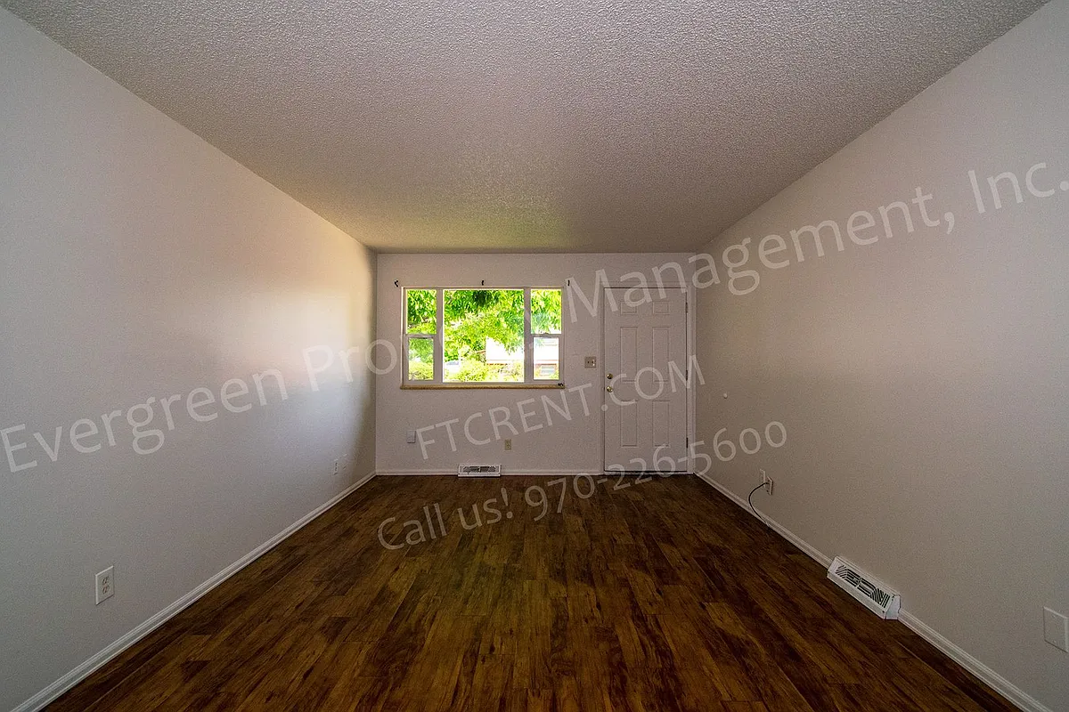 Building Photo - 2439 Clearview Ave