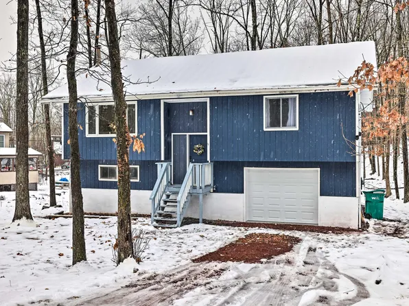 8209 Pine Grove Dr, East Stroudsburg, PA 18301