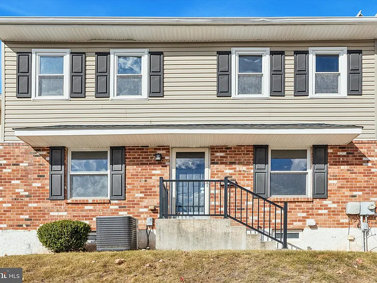 1112 Whitpain Hls — Photo 1