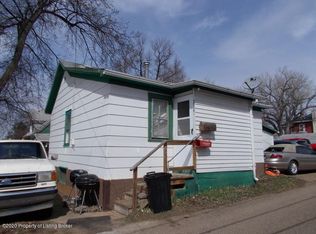330 1/2 1st Ave W, Dickinson, ND 58601