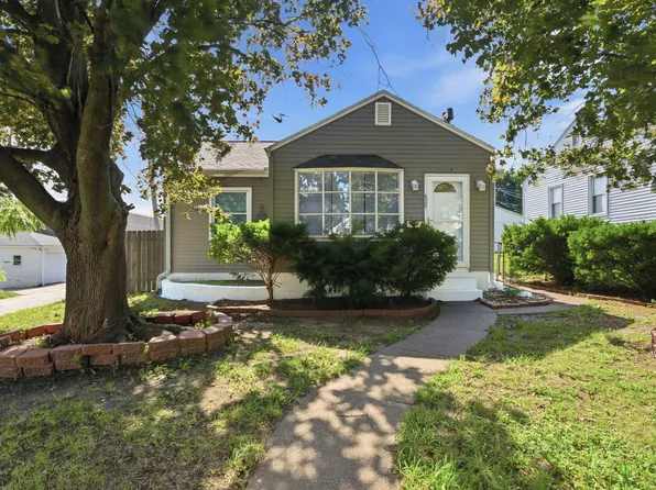 424 20th St, Bettendorf, IA 52722