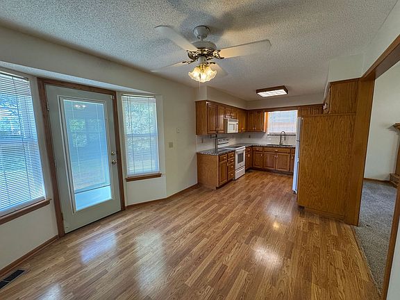 2nd image of 1208 SW Trail Ridge Dr