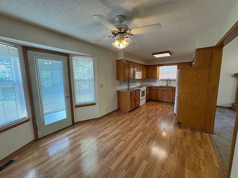 1208 SW Trail Ridge Dr — Photo 2