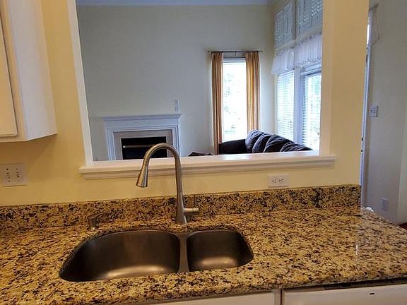 5th image of 10 Kingsgate Ct