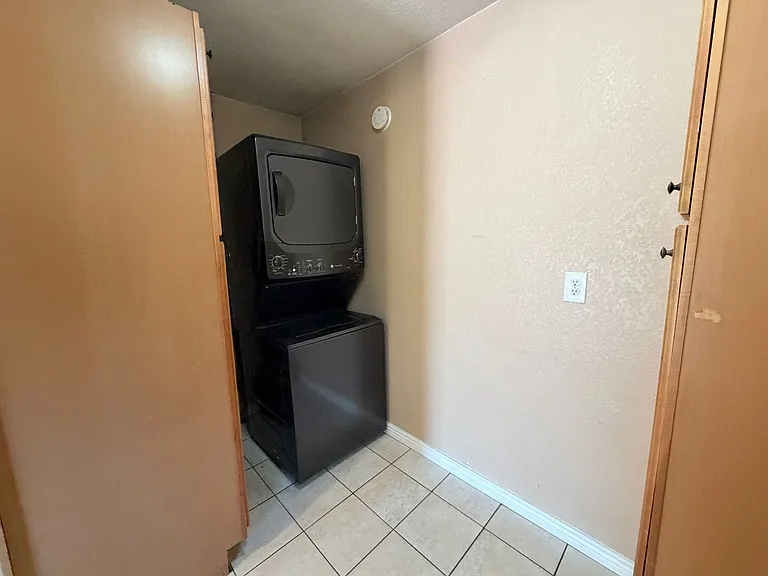 1687 Moline St — Photo 11