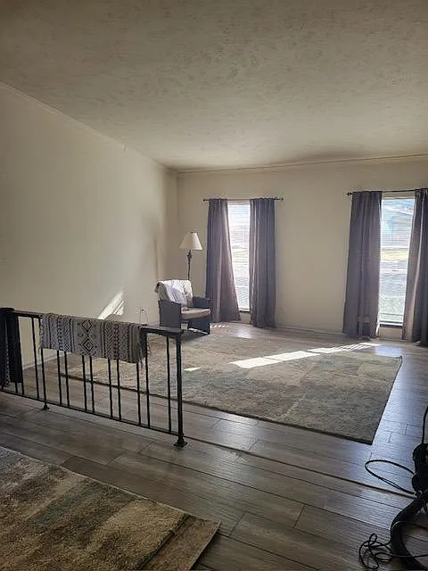 3 bed, 2100 sqft, $2,300 — Photo 3