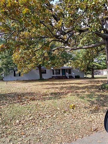 2nd image of 135 Pecan St