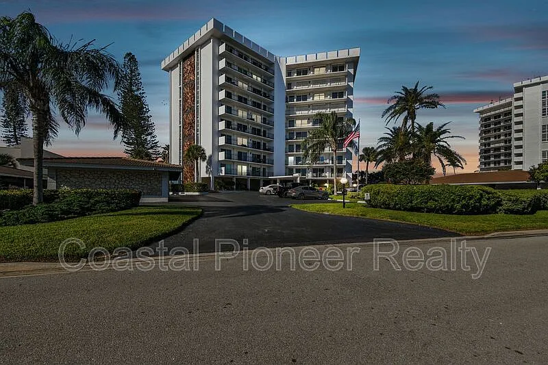 2 bed, 2.0 bath, 1275 sqft, $8,350 — Photo 3