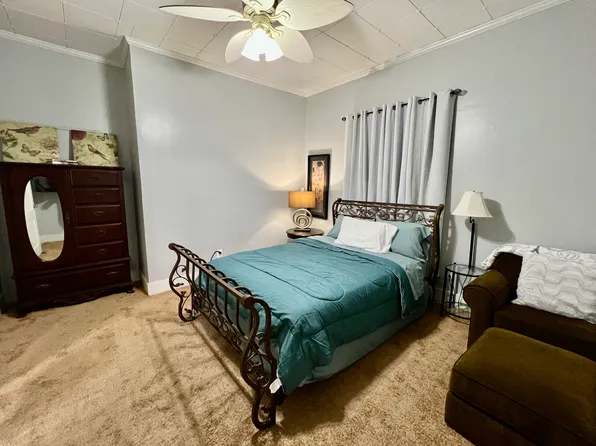 122 Harmon Ave #B, Carrollton, GA 30117