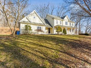 15 Orchard Ln, Middlefield, CT 06455