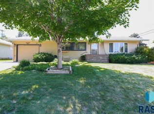 2213 S Sherman Ave, Sioux Falls, SD 57105