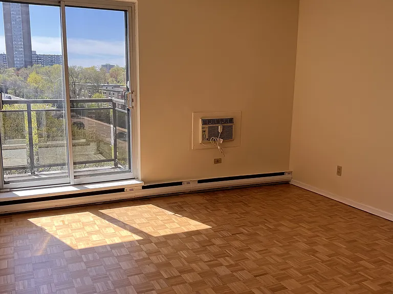 800 Riddell Ave N #502 — Photo 1