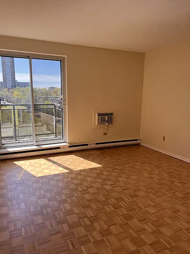 800 Riddell Ave N #502 Photo 1