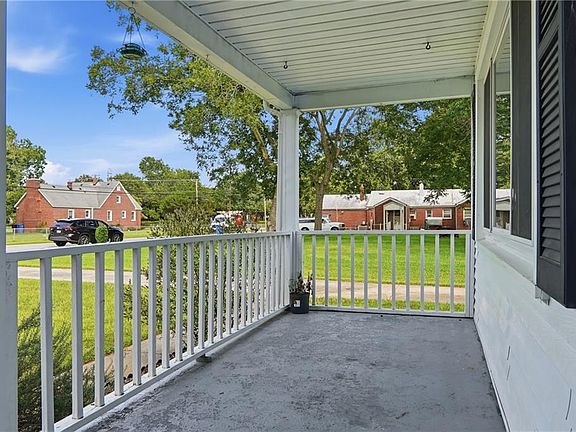 3rd image of 4009 Maple Dr