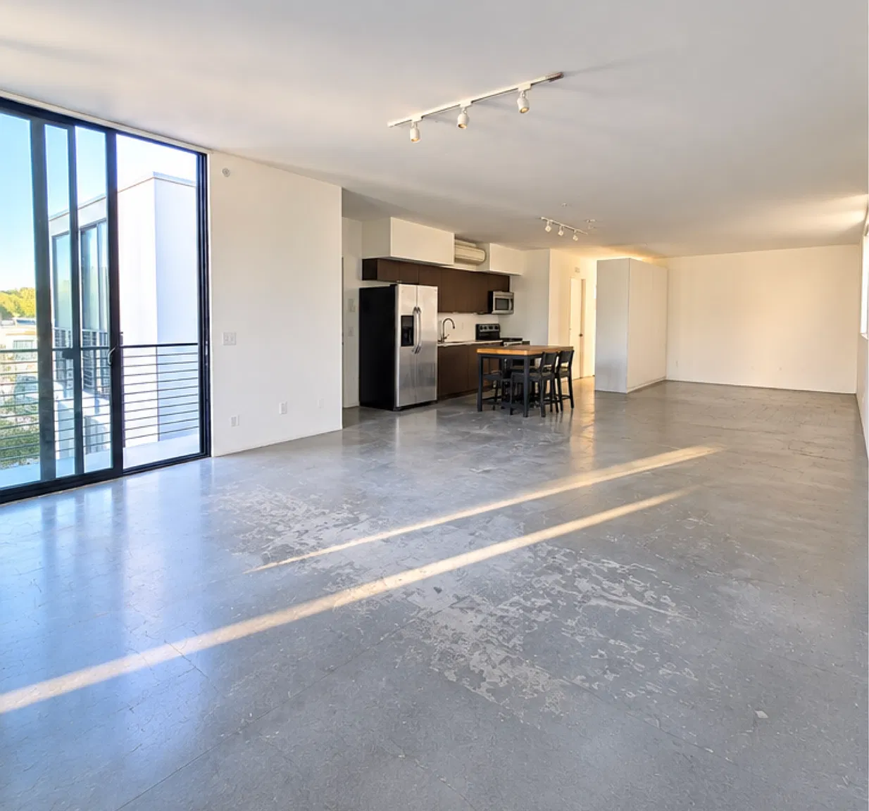 3055 Broadway — Photo 2