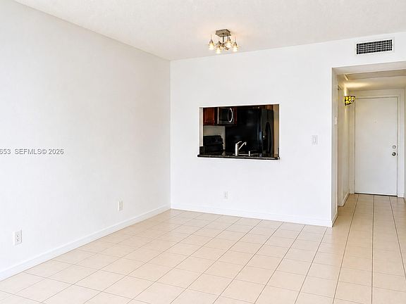 4th image of 9230 Lagoon Pl APT 411